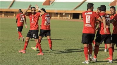 الأهلي يتقدم بهدف نظيف في الشوط الأول من مباراته أمام الحرس الوطني