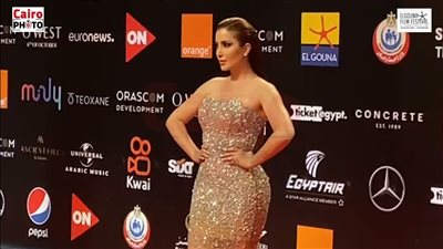 نسرين طافش بفستان مثير على السجادة الحمراء في اليوم الثالث لمهرجان الجونة