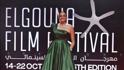 بإطلالة محتشمة.. بشرى تتألق بفستان أخضر على سجادة الحمراء بمهرجان الجونة