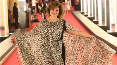 بفستان تايجر.. إلهام شاهين تتألق على الريد كاربت في ثالث أيام مهرجان الجونة السينمائي