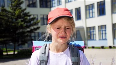 لماذا يكره الطفل الذهاب إلى المدرسة؟ استشاري صحة نفسية يجيب