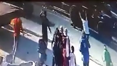 حاسب يا اسطة الست ماتت هي وابنها.. تفاصيل دهس لودر سيدة وطفلها في شبرا الخيمة| فيديو