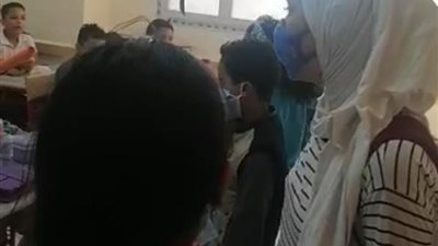 التعليم تحقق في استغاثة أب لعدم توفر مقاعد بفصل نجله بـ 15 مايو