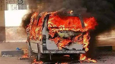 حريق يلتهم سيارة ميكروباص بالإسكندرية.. ومحاولات للسيطرة عليه