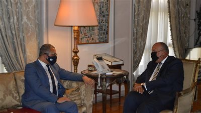وزير الخارجية يستقبل وزير الدولة البريطاني للشرق الأوسط وشمال إفريقيا