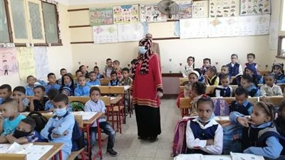 عقب نشر القاهرة 24.. إعادة 20 تلميذا إلى مدرستهم بقنا بعد طردهم من المديرة