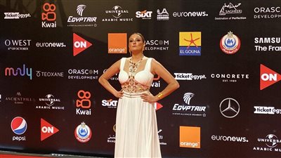 بإطلالة فرعونية.. بشرى تخطف الأنظار في فعاليات اليوم الرابع لمهرجان الجونة 2021