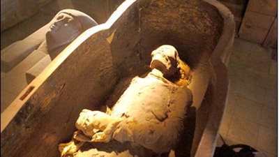 مصابة بمرض خطير.. مديرة إدارة ترميم المومياوات تكشف كواليس إصابة ست رع 