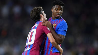 برشلونة ينهي الشوط الأول متقدما على فالنسيا بهدفين في الدوري الإسباني