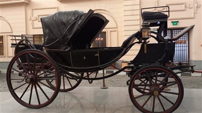 تعرف على عربة كلش عادة داخل متحف المركبات الملكية ببولاق 