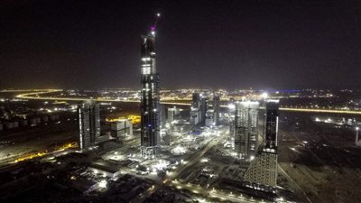  صورة ليلية لمنطقة الإعمال المركزية بالعاصمة الإدارية 