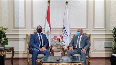 خلال أول زيارة لها.. وزير بريطاني يبحث فرص الاستثمار في النقل بمصر