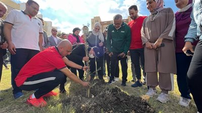 رئيس جامعة طنطا يشارك في مبادرة كليتي بيتي لتجميل الحرم الجامعي