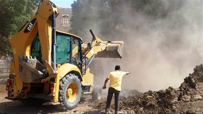 محافظ أسوان يتابع إزالة تعديات بمساحة 5 آلاف متر بمدينة السباعية