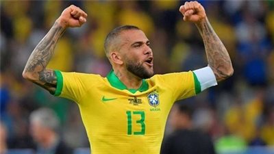 داني ألفيس: سعيد برؤية محمد صلاح في حفل إيرث شوت | صورة