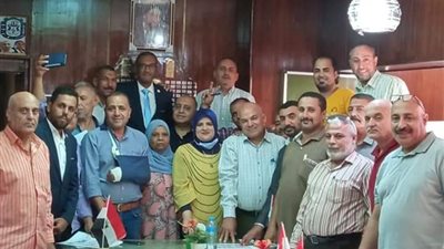 بحضور قيادات نقابية.. نائب رئيس اتحاد العمال يناقش بعض التحديات