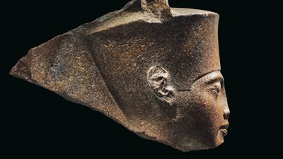 وقفة احتجاجية في لندن بعد بيع تمثال توت عنخ أمون بـ 4 ملايين جنيه إسترليني