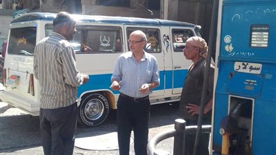 محافظ سوهاج يوجه بتشكيل فرق للمرور على محطات الوقود والمواقف (صور)