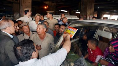 مجلس الوزراء: لصق استيكرات بالتعريفة الجديدة على سيارات الميكروباصات والتاكسي