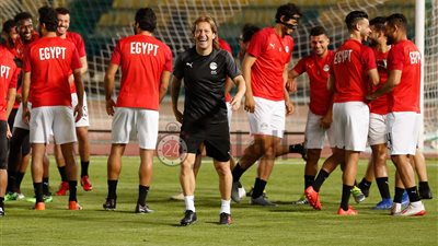 تعرف على حكم مباراة مصر وجنوب إفريقيا