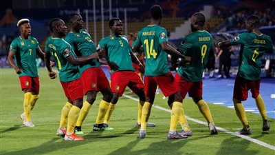 جماهير نيجيريا تشعل الأجواء قبل مواجهة الكاميرون ( فيديو)