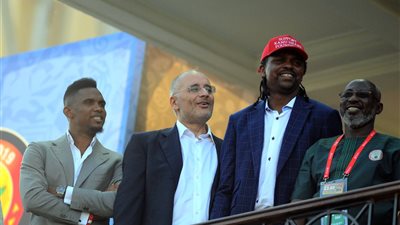 أساطير إفريقيا في مدرجات مباراة نيجيريا والكاميرون