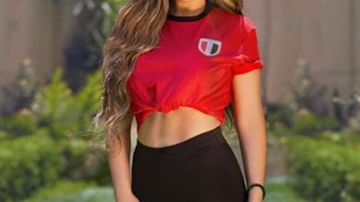 “بملابس مثيرة”.. دانا حمدان تدعم منتخب مصر في مباراته ضد جنوب إفريقيا (صورة)