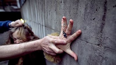 بتهمة الاتجار بالقاصرات.. توقيف ملياردير أمريكي سخر فتيات في أعمال مشينة (صور)