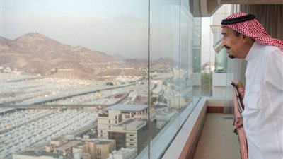 الملك سلمان يدعو الحجاج لعدم رفع شعارات سياسية أو مذهبية ويتوعد المخالفين