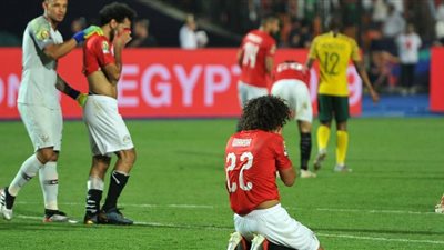 لاعبو منتخب مصر يعتذرون للجماهير عن الهزيمة من جنوب إفريقيا عبر إعلان شركة تجارية (فيديو)