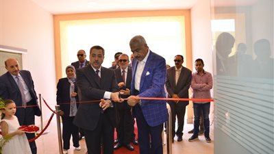 هشام طلعت مصطفى يفتتح “مكتب الشهر العقاري” بمدينتي (فيديو وصور)