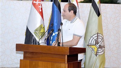السيسي أثناء زيارته الكلية الحربية:” البطل هو الشعب المصرى” (فيديو)