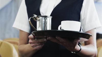 “الشاي والقهوة” مشروبات حُرم منها طاقم الطيران.. والسبب!