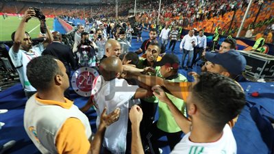 وقفة احتجاجية في الجزائر لحضور نهائي أمم إفريقيا ومساندة الخضر (صور)