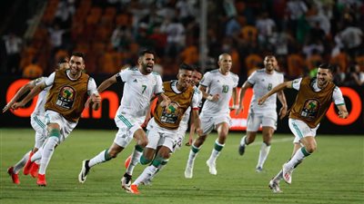 شاهد فرحة لاعبو منتخب الجزائر عقب الفوز على نيجيريا والتأهل لنهائي أمم إفريقيا (فيديو)