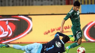 بيراميدز يخطف لاعب المصري إسلام عيسي من الأهلي