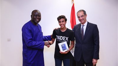 وزير الاتصالات يكرم أوائل خريجي مبادرة “مبرمجي المستقبل” (صور)