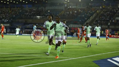 شاهد.. نيجيريا تتقدم على تونس في الشوط الأول (فيديو)