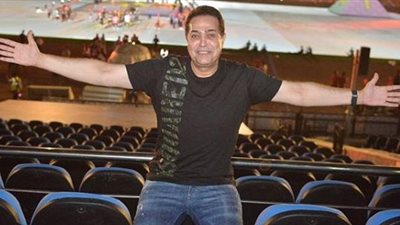 حكيم يشوق جمهوره: “استنوا خبر جميل بعد يومين” (صور)