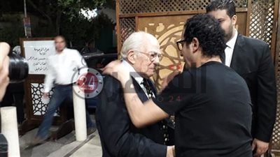 أحمد حلمي أول الحاضرين في عزاء زوجة رشوان توفيق بالحامدية الشاذلية