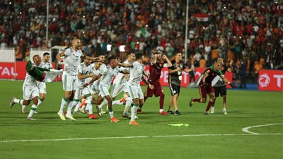 شاهد فرحة رياض محرز وجمال بلماضي بالتتويج بأمم إفريقيا (فيديو)