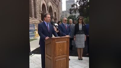 مراسم رفع العلم المصري وعزف النشيد الوطني لأول مرة علي برلمان أونتاريو بكندا (فيديو)