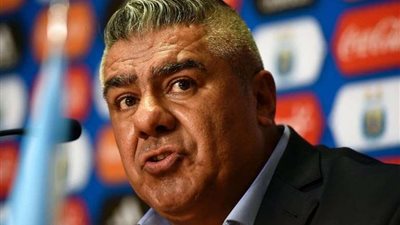 “كونميبول” يُقيل رئيس الاتحاد الأرجنتيني من منصبه في “فيفا”