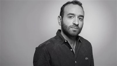 بـ”مشهد” من السلم والثعبان.. عمرو سلامة يكشف عن الصدفة التي جعلته منه مخرجًا (فيديو)