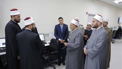 شيخ الأزهر: الفتاوى الشاذة تتسبب في زعزعة استقرار المجتمعات (صور)