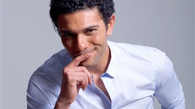 آسر ياسين يشيد بأداء ممثلي “الفيل الأزرق 2” وينصح الجمهور بدخوله (صور)