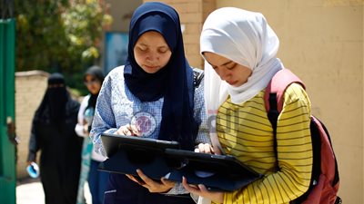 بمادة الكيمياء.. انتهاء امتحانات الفرصة الإلزامية لطلاب الصف الأول الثانوي