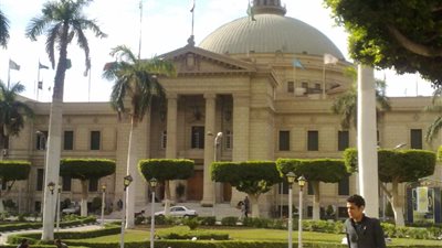 رئيس جامعة القاهرة وعمداء الكليات ونوابهم يتبرعون براتب شهر لـ”معهد الأورام”