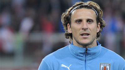 رسميًا| فورلان يعلن اعتزاله كرة القدم