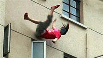 مصرع فتاة بعد سقوطها من الدور الثامن أثناء تنظيف المنزل استعدادًا لعيد الأضحى